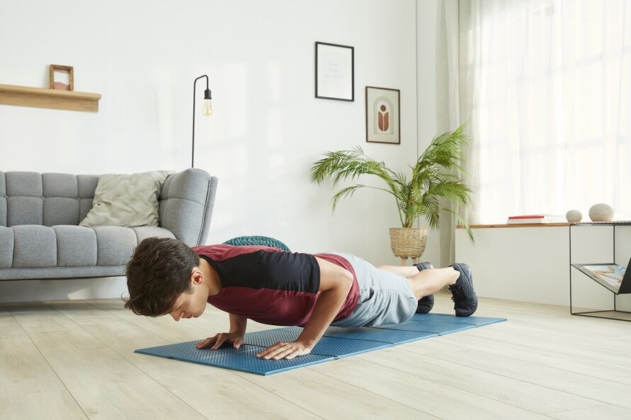 Stand on the board to work out the muscles of the press and back. 
