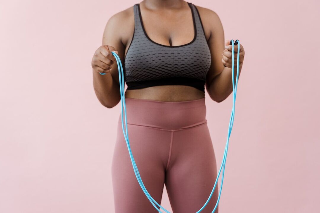 Jumping rope is a cardiovascular exercise that allows you to lose weight in the abdominal area