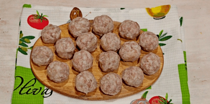 Boiled meatballs